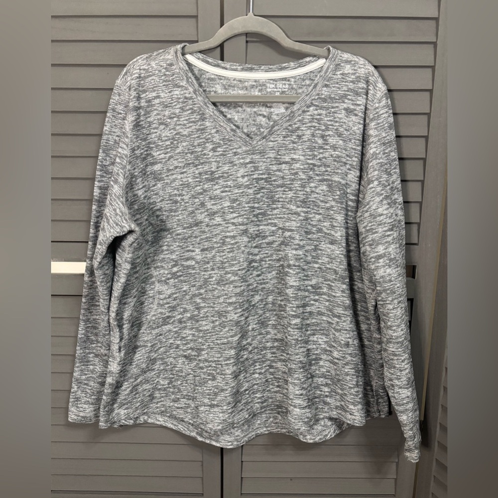 Tek Gear Gray V-Neck Long Sleeve Shirt Size 2X